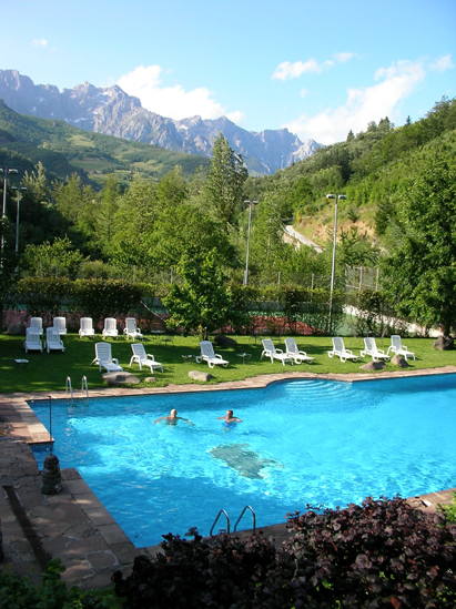 Hotel Del-Oso pool